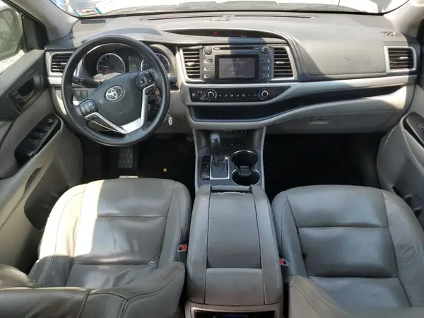 5TDBZRFH4HS431174 2017 TOYOTA HIGHLANDER - Image 8