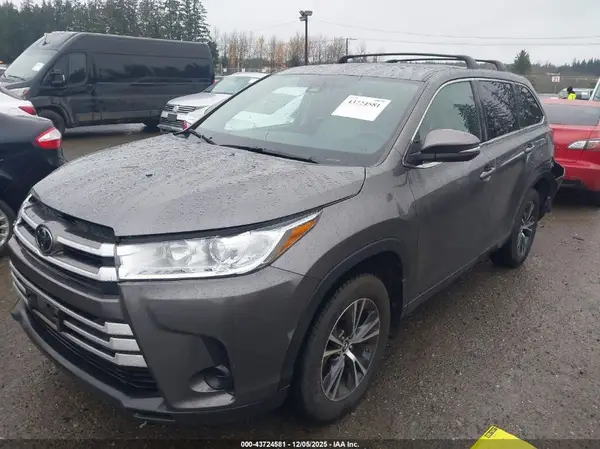 5TDBZRFH4HS442479 2017 TOYOTA HIGHLANDER - Image 2