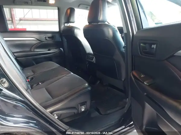 5TDBZRFH4HS445057 2017 TOYOTA HIGHLANDER - Image 8