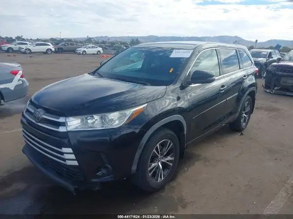 5TDBZRFH4HS460545 2017 TOYOTA HIGHLANDER - Image 2