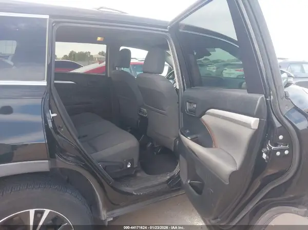 5TDBZRFH4HS460545 2017 TOYOTA HIGHLANDER - Image 8