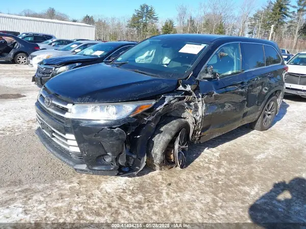 5TDBZRFH4HS468306 2017 TOYOTA HIGHLANDER - Image 2