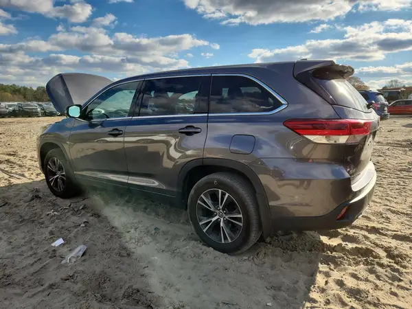 5TDBZRFH4HS468564 2017 TOYOTA HIGHLANDER - Image 2