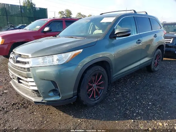 5TDBZRFH4HS472839 2017 TOYOTA HIGHLANDER - Image 2