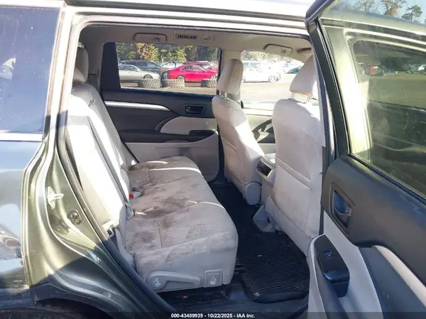 5TDBZRFH4HS472839 2017 TOYOTA HIGHLANDER - Image 8