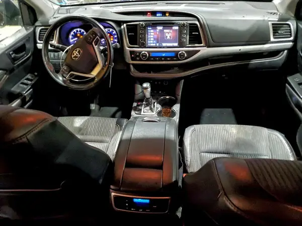 5TDBZRFH4HS477605 2017 TOYOTA HIGHLANDER - Image 8
