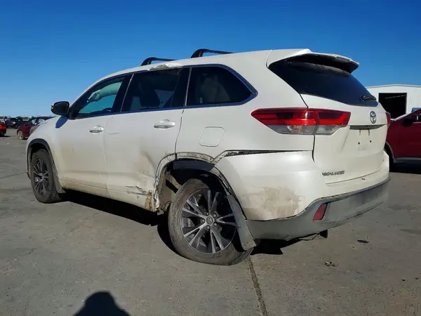 5TDBZRFH4HS478656 2017 TOYOTA HIGHLANDER - Image 2