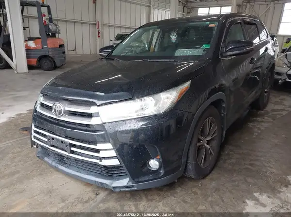 5TDBZRFH4JS490831 2018 TOYOTA HIGHLANDER - Image 2