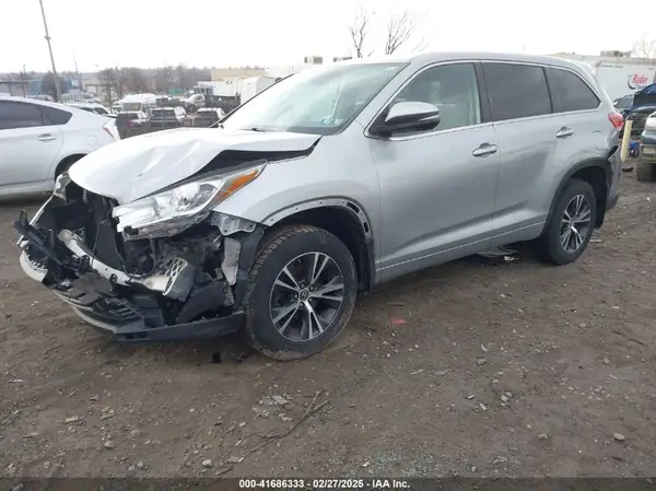 5TDBZRFH4JS492448 2018 TOYOTA HIGHLANDER - Image 2