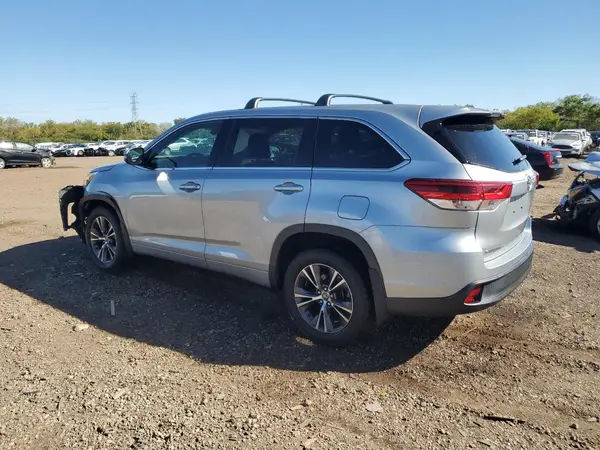 5TDBZRFH4JS805899 2018 TOYOTA HIGHLANDER - Image 2