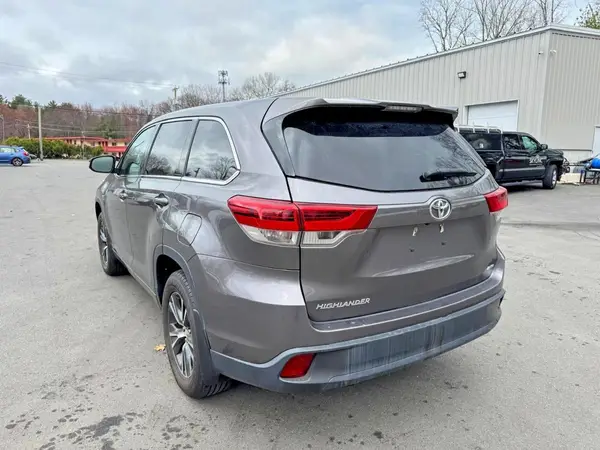 5TDBZRFH4JS826509 2018 TOYOTA HIGHLANDER - Image 2