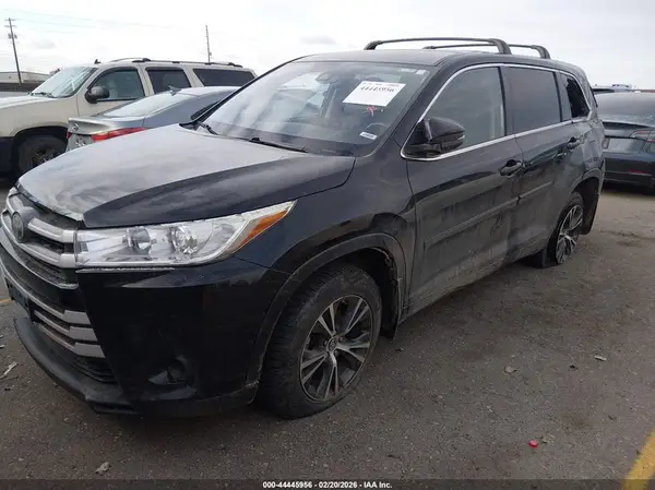 5TDBZRFH4JS828311 2018 TOYOTA HIGHLANDER - Image 2