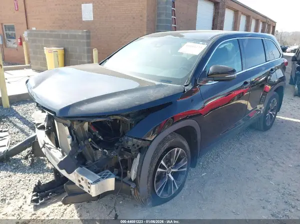 5TDBZRFH4JS833184 2018 TOYOTA HIGHLANDER - Image 2
