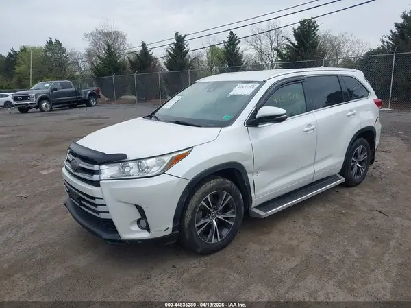 5TDBZRFH4JS834013 2018 TOYOTA HIGHLANDER - Image 2