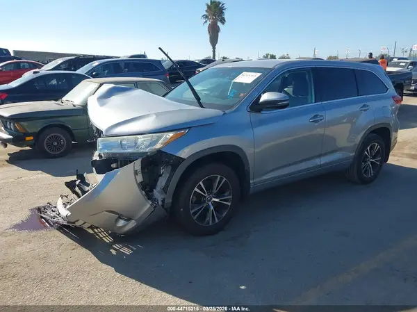 5TDBZRFH4JS834061 2018 TOYOTA HIGHLANDER - Image 2