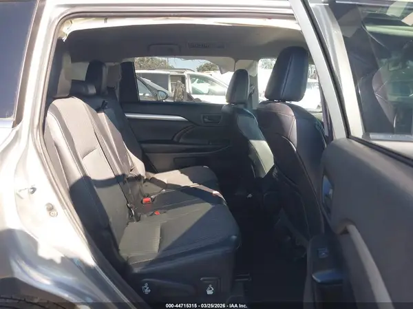 5TDBZRFH4JS834061 2018 TOYOTA HIGHLANDER - Image 8