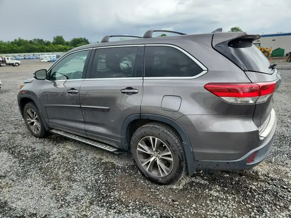 5TDBZRFH4JS836540 2018 TOYOTA HIGHLANDER - Image 2