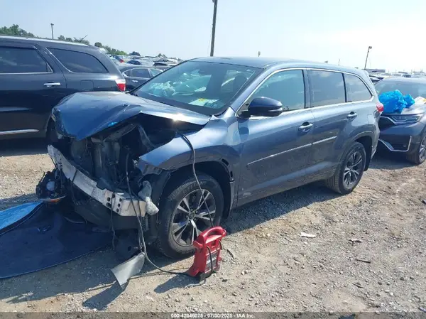 5TDBZRFH4JS839924 2018 TOYOTA HIGHLANDER - Image 2