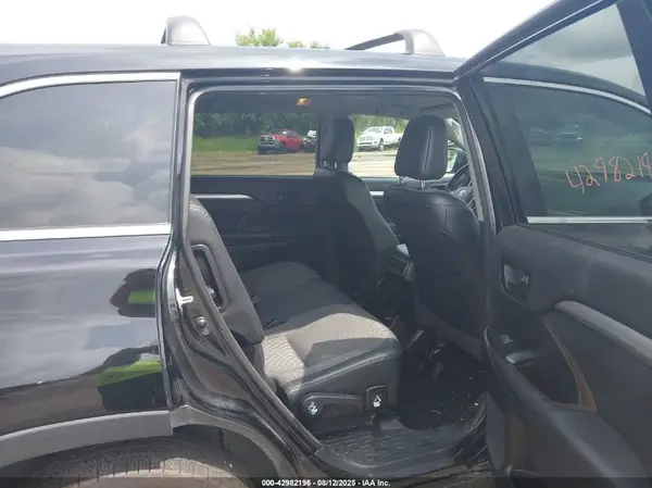 5TDBZRFH4JS840247 2018 TOYOTA HIGHLANDER - Image 8
