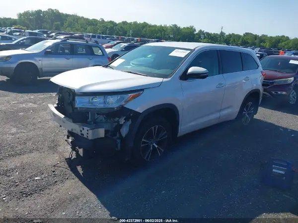 5TDBZRFH4JS840443 2018 TOYOTA HIGHLANDER - Image 2