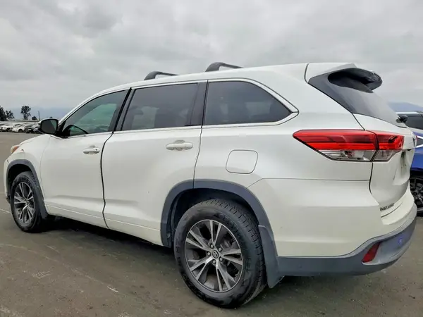 5TDBZRFH4JS844508 2018 TOYOTA HIGHLANDER - Image 2