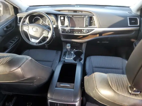 5TDBZRFH4JS846047 2018 TOYOTA HIGHLANDER - Image 8