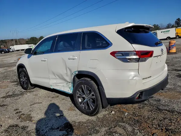 5TDBZRFH4JS848137 2018 TOYOTA HIGHLANDER - Image 2