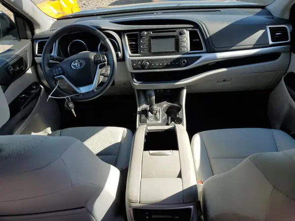 5TDBZRFH4JS848574 2018 TOYOTA HIGHLANDER - Image 8