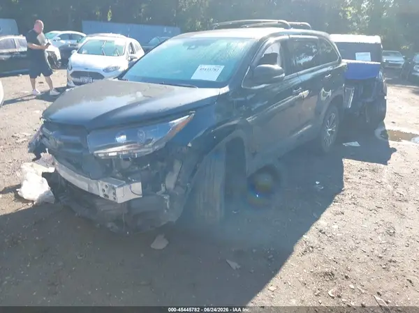 5TDBZRFH4JS851426 2018 TOYOTA HIGHLANDER - Image 2