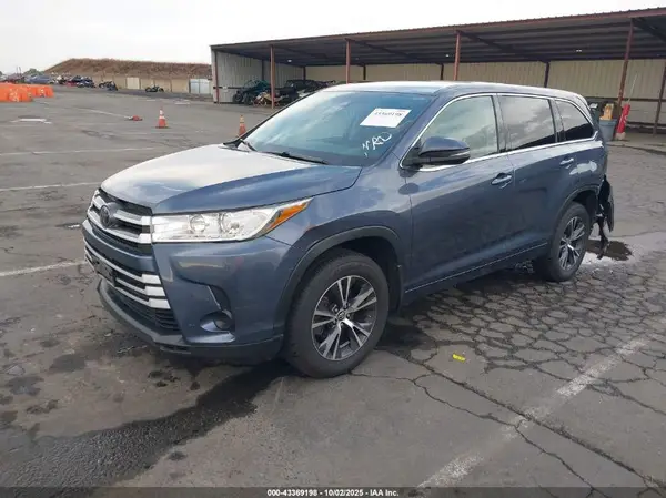 5TDBZRFH4JS873023 2018 TOYOTA HIGHLANDER - Image 2