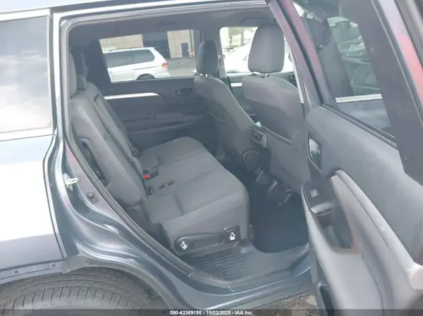 5TDBZRFH4JS873023 2018 TOYOTA HIGHLANDER - Image 8