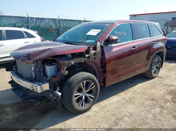 5TDBZRFH4JS873667 2018 TOYOTA HIGHLANDER - Image 2
