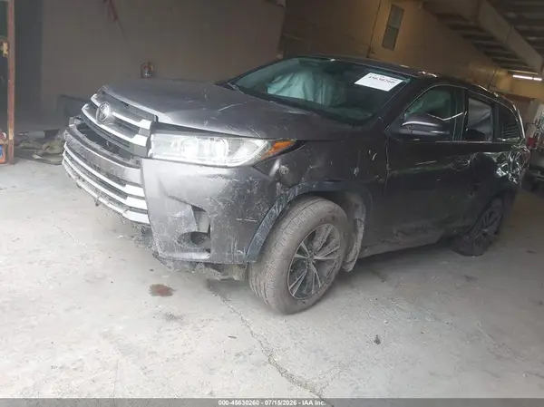 5TDBZRFH4JS874138 2018 TOYOTA HIGHLANDER - Image 2