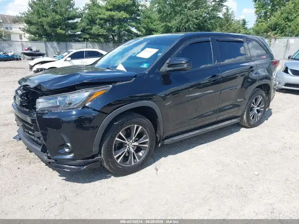 5TDBZRFH4JS883258 2018 TOYOTA HIGHLANDER - Image 2