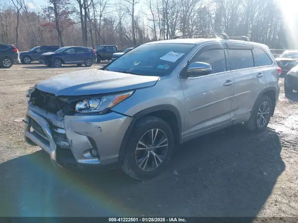 5TDBZRFH4JS884880 2018 TOYOTA HIGHLANDER - Image 2