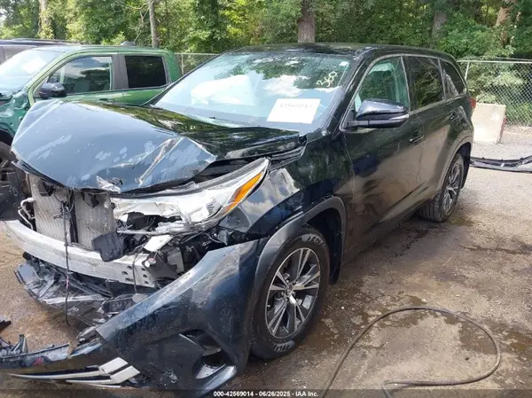 5TDBZRFH4JS889111 2018 TOYOTA HIGHLANDER - Image 2