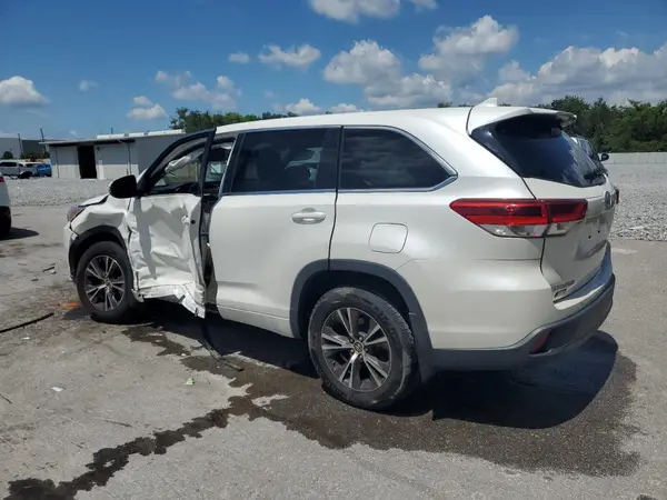5TDBZRFH4JS890548 2018 TOYOTA HIGHLANDER - Image 2