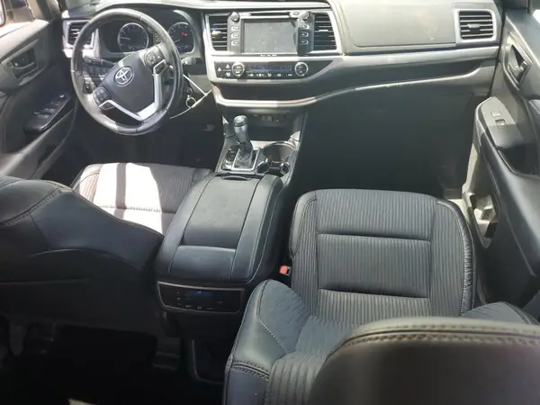 5TDBZRFH4JS890548 2018 TOYOTA HIGHLANDER - Image 8