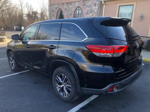 5TDBZRFH4JS899749 2018 TOYOTA HIGHLANDER - Image 2