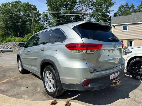 5TDBZRFH4JS906070 2018 TOYOTA HIGHLANDER - Image 2