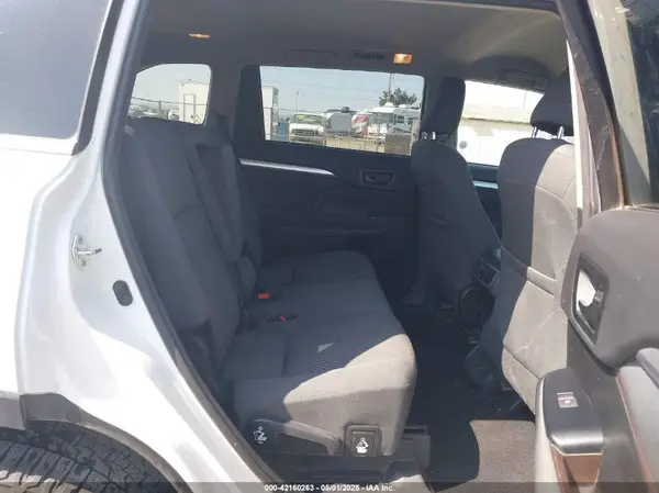 5TDBZRFH4JS907963 2018 TOYOTA HIGHLANDER - Image 8
