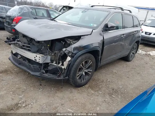 5TDBZRFH4KS702662 2019 TOYOTA HIGHLANDER - Image 2