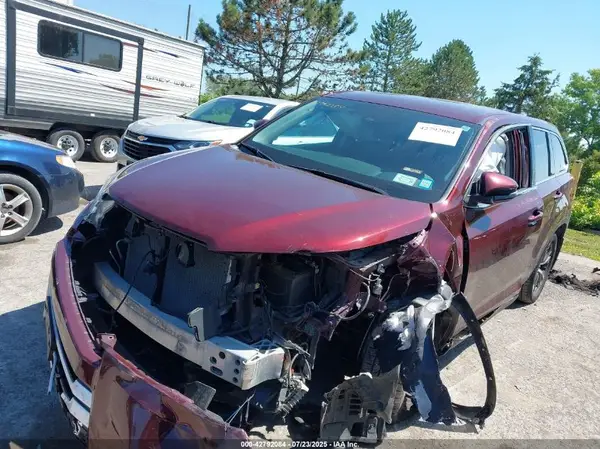 5TDBZRFH4KS709661 2019 TOYOTA HIGHLANDER - Image 2