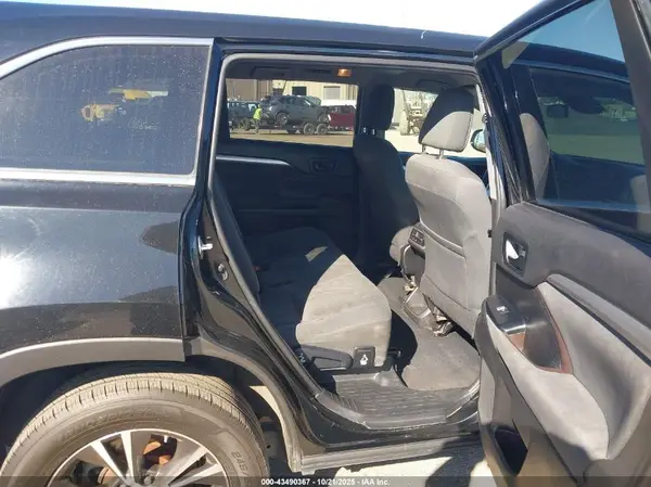 5TDBZRFH4KS712754 2019 TOYOTA HIGHLANDER - Image 8