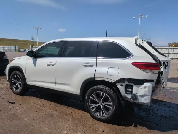 5TDBZRFH4KS730588 2019 TOYOTA HIGHLANDER - Image 2