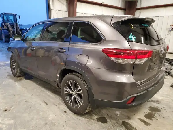 5TDBZRFH4KS738917 2019 TOYOTA HIGHLANDER - Image 2