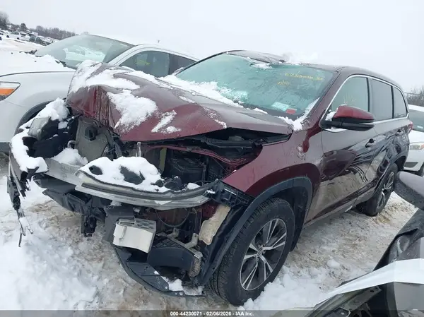 5TDBZRFH4KS739937 2019 TOYOTA HIGHLANDER - Image 2