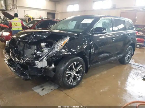 5TDBZRFH4KS915949 2019 TOYOTA HIGHLANDER - Image 2
