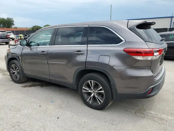 5TDBZRFH4KS931262 2019 TOYOTA HIGHLANDER - Image 2