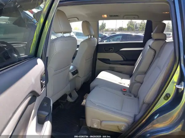 5TDBZRFH4KS949695 2019 TOYOTA HIGHLANDER - Image 8